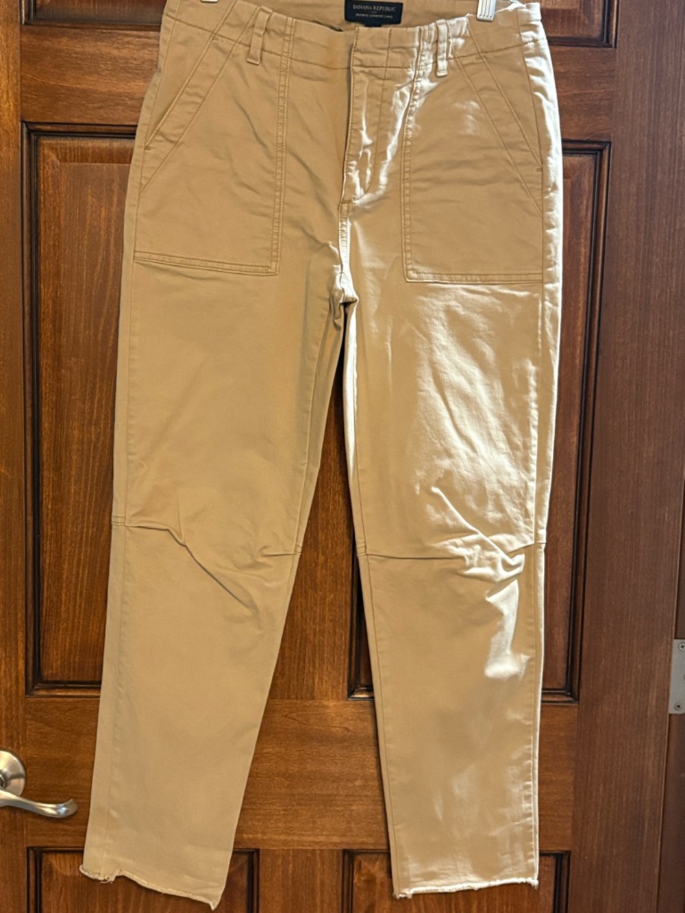 Banana Republic Women’s Girlfriend Authentic Chino. Size 2. Plus FREE tee.